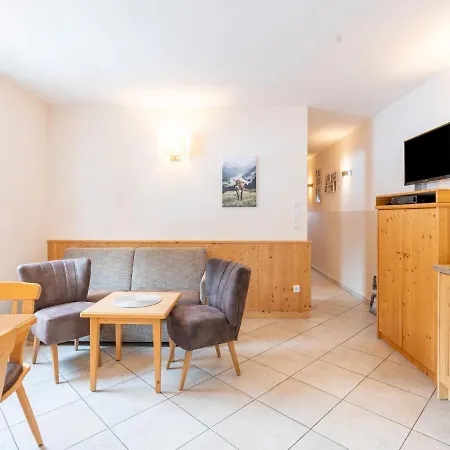 Cozy Holiday In Hollersbach With Terrace And Sauna Hébergement de vacances *